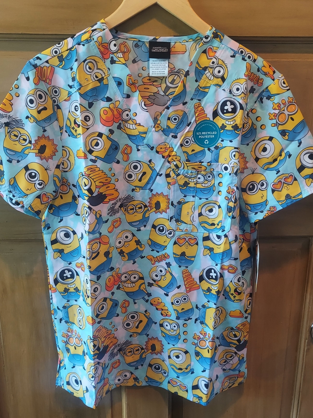 NWT Unisex Minions Size Small Scrub Top